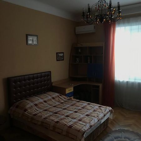 Apartment On Hoholya Street Czernowitz Exterior foto
